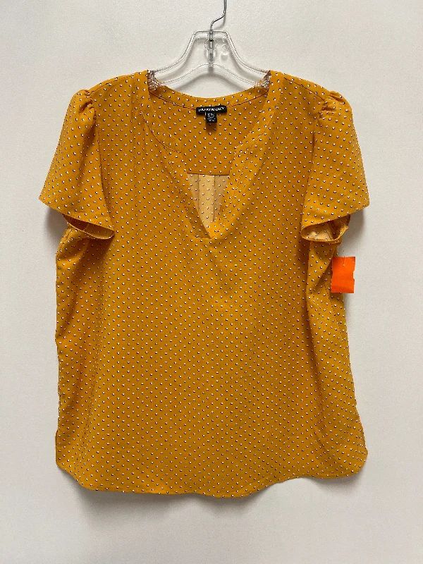 light shirts for teens-Blouses and shirts with contrast piping -Women's Modern Blouses-Top Short Sleeve By Hilary Radley In Yellow, Size: M